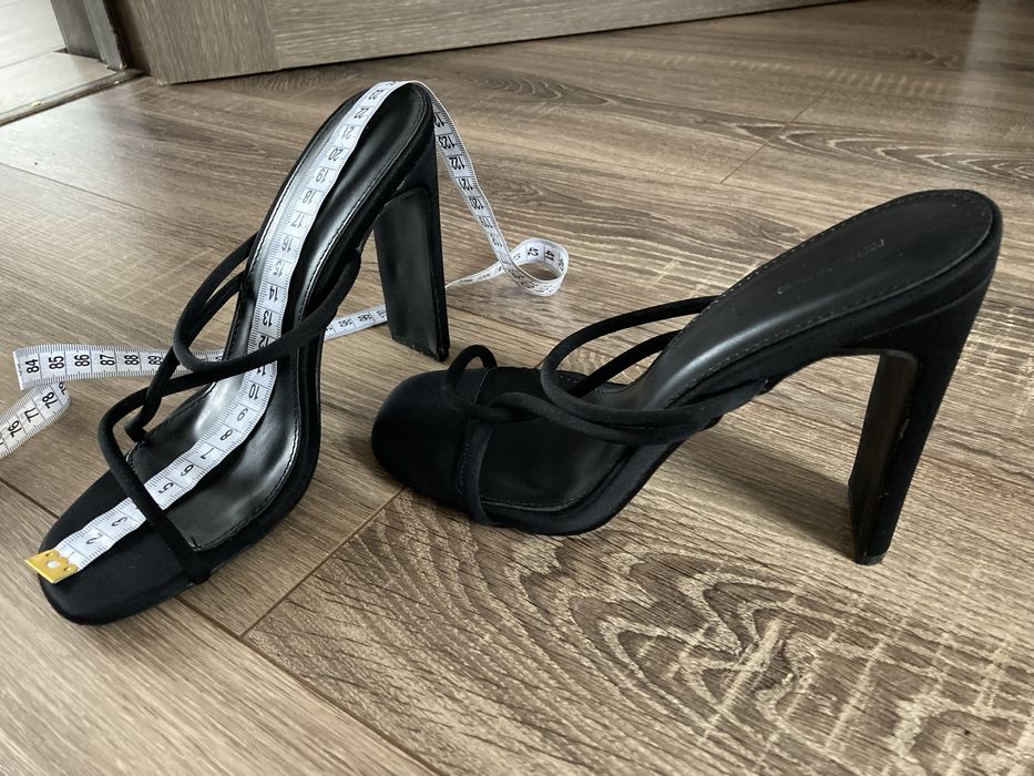 Босоніжки prettylittlething