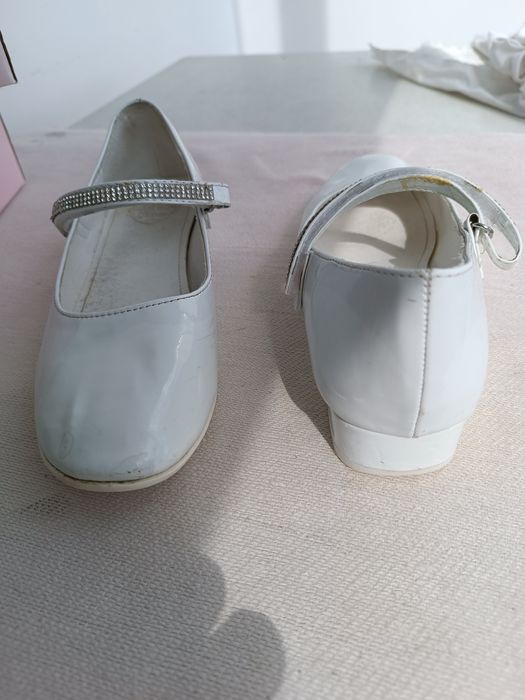 Туфельки лакові білі 35 розмір