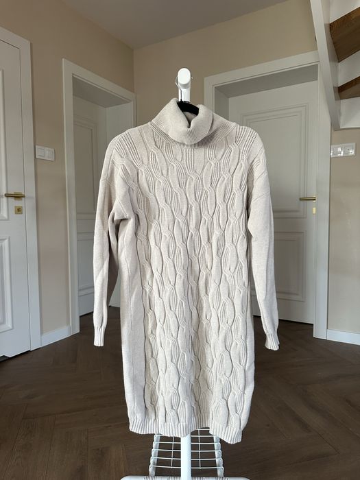 Sukienka ciepla z golfem dlugi rekaw zimowa warkocz welniana