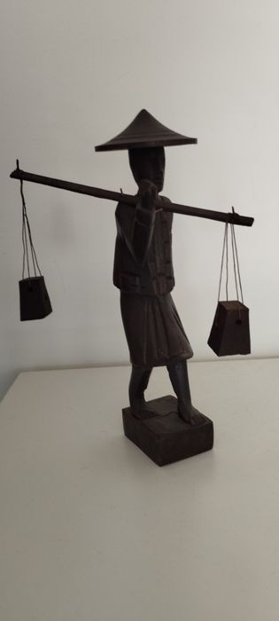 Peça em madeira oriental