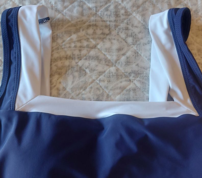 Fato de banho azul e branco