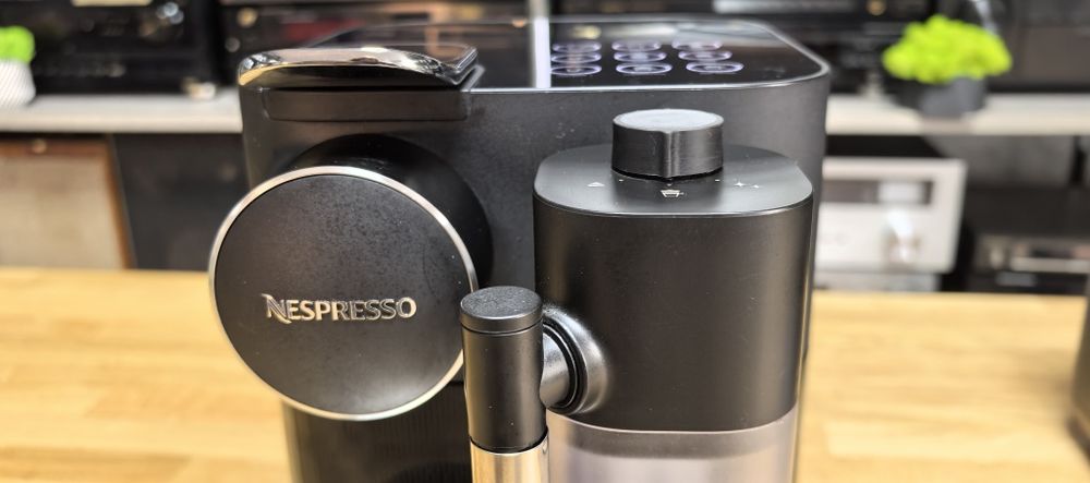 Капсульні кавоварки Delonghi Nespresso/Qbo