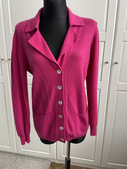 Kaszmirowy, fuksjowy sweterek firmy Madeleine