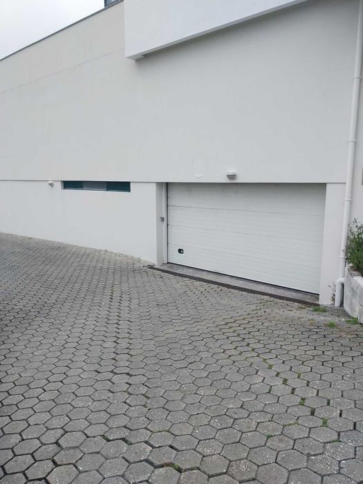 Arrenda lugar garagem - Monte da Virgem
