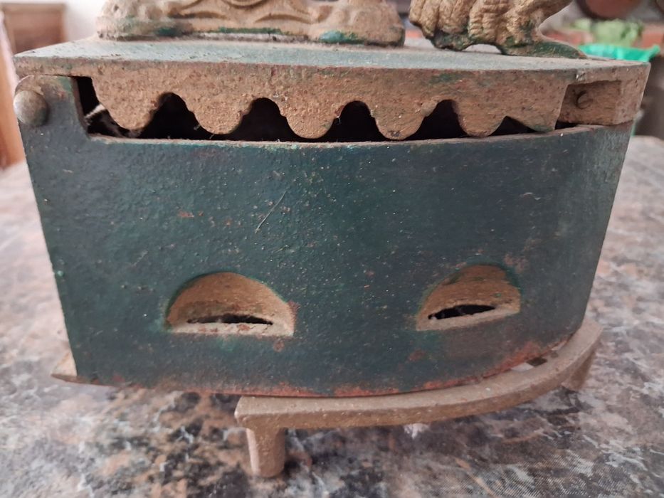 Ferro antigo , oliva  português