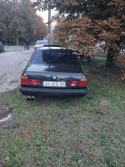 Продам бмв е32 на ходу