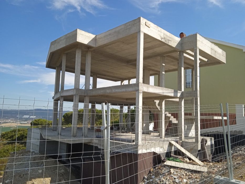 Vitorino & louro construção civil lda