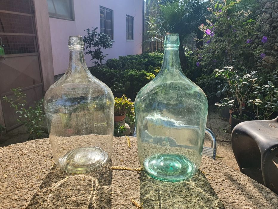 Garrafões de vidro