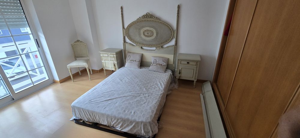 Cama madeira lacada com dourados, Estilo Luis XVI