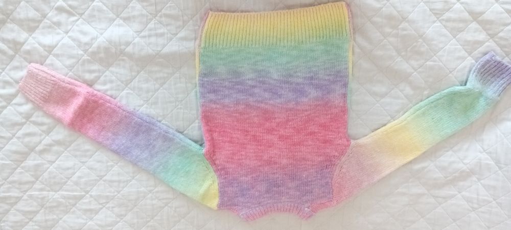 Sweterek dla dziewczynki 134