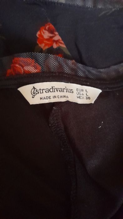 Платье в цветочек Stradivarius