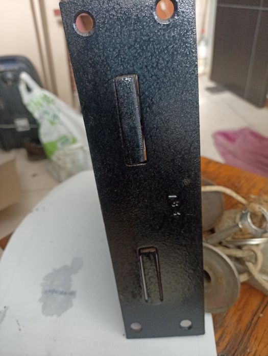 Замок для гаражних воріт.