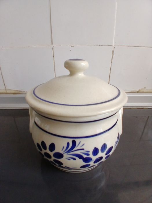 Portuguese Ceramic Jars444404806798561281