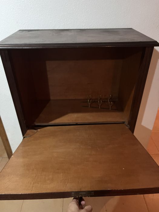 Mini bar antigo com 200 anos