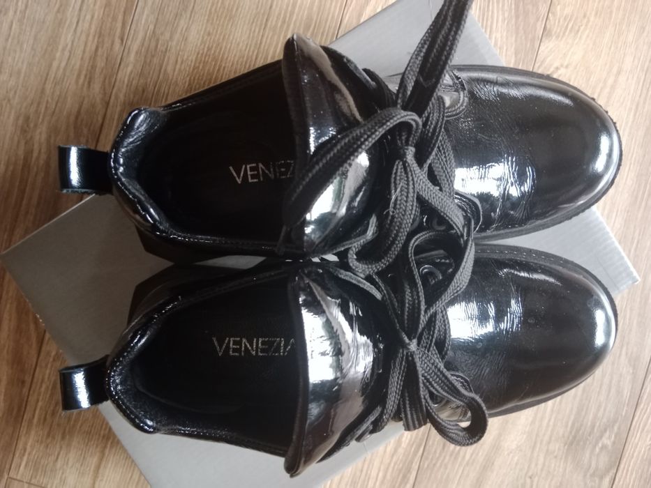 Półbuty VENEZIA lakierowane 38