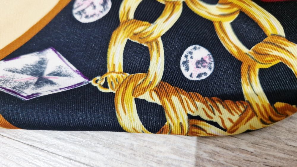 Ogromna Chusta z Luksusowym Wzorem Scarf Print Złote Łańcuszki Drogie