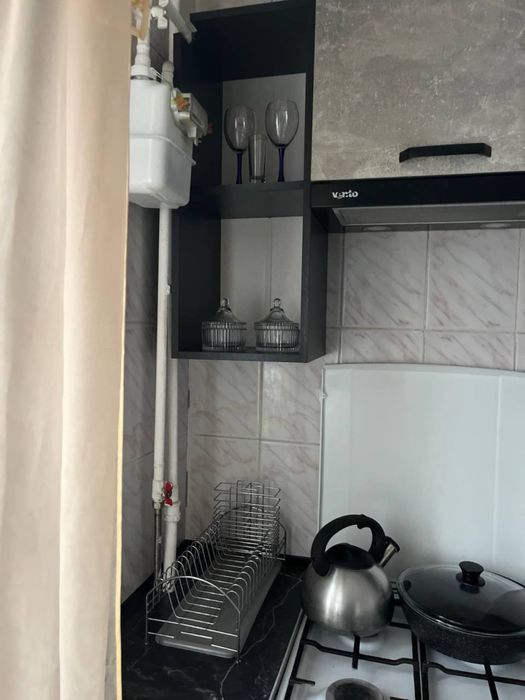 Здам подобово 3-кімнатну картиру.