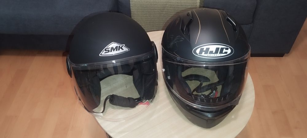 Vendo dois capacetes semi-novo