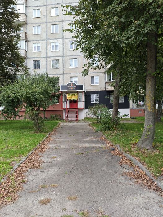 Оренда комерційного приміщення прямо на зупинці.