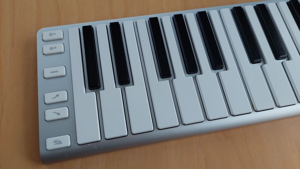 Keyboard - XKEY-25 USB SILVER (literally as new)64751983726595124