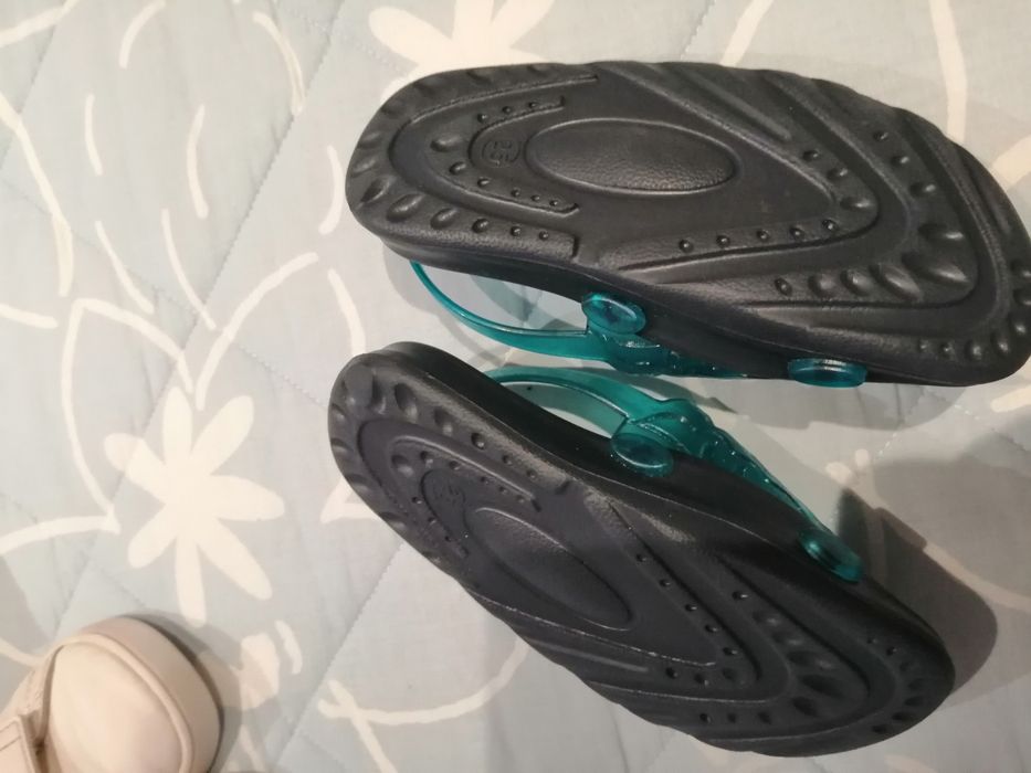 Sandálias azuis tamanho 25