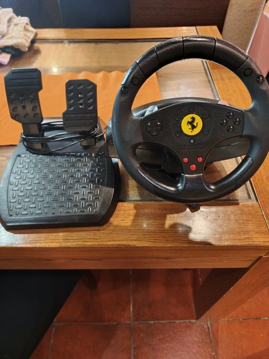 Thrustmaster Ferrari GT Experience Roue + Pedais PC PS3 com mudanças no volante