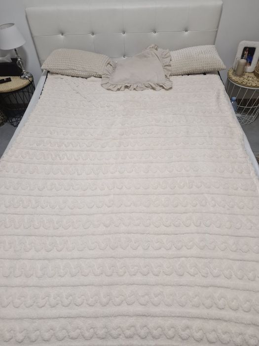 Łożko 140×200 białe diamenty ze stelażem