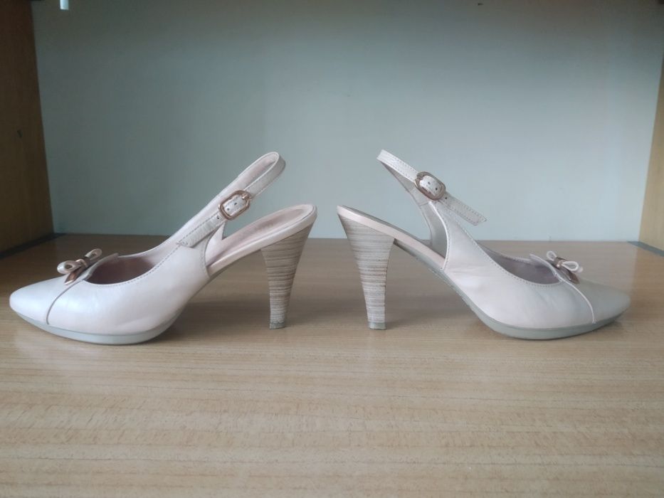 Hispanitas HV51150 - czółenka beżowe 37