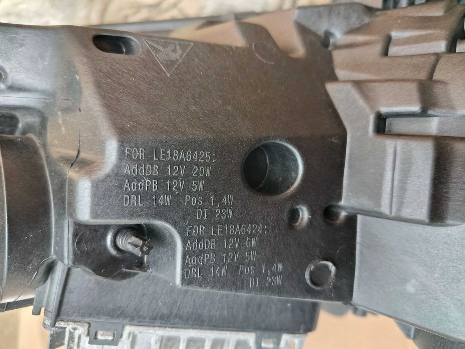 Audi A4 B9 рестайлінг права LED фара 8W0941034F комплектна, з блоком