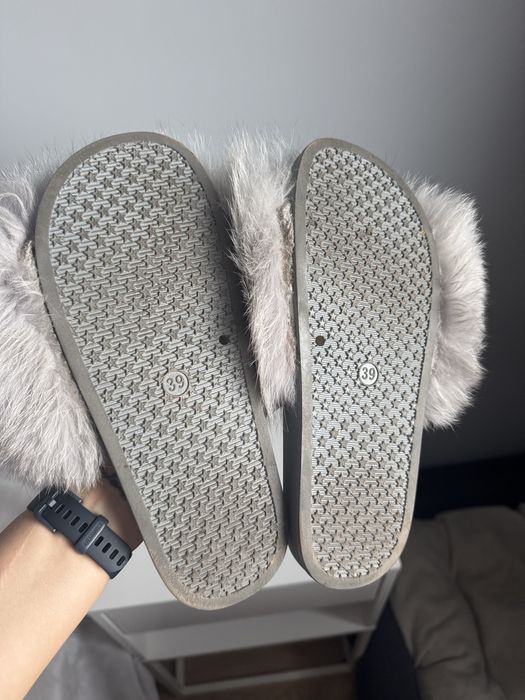 Klapki z futrem z lisa szarego