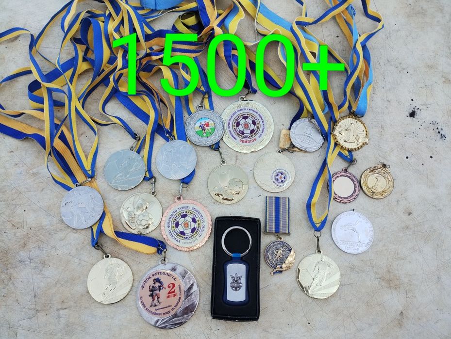 Значки спорт  и другие.