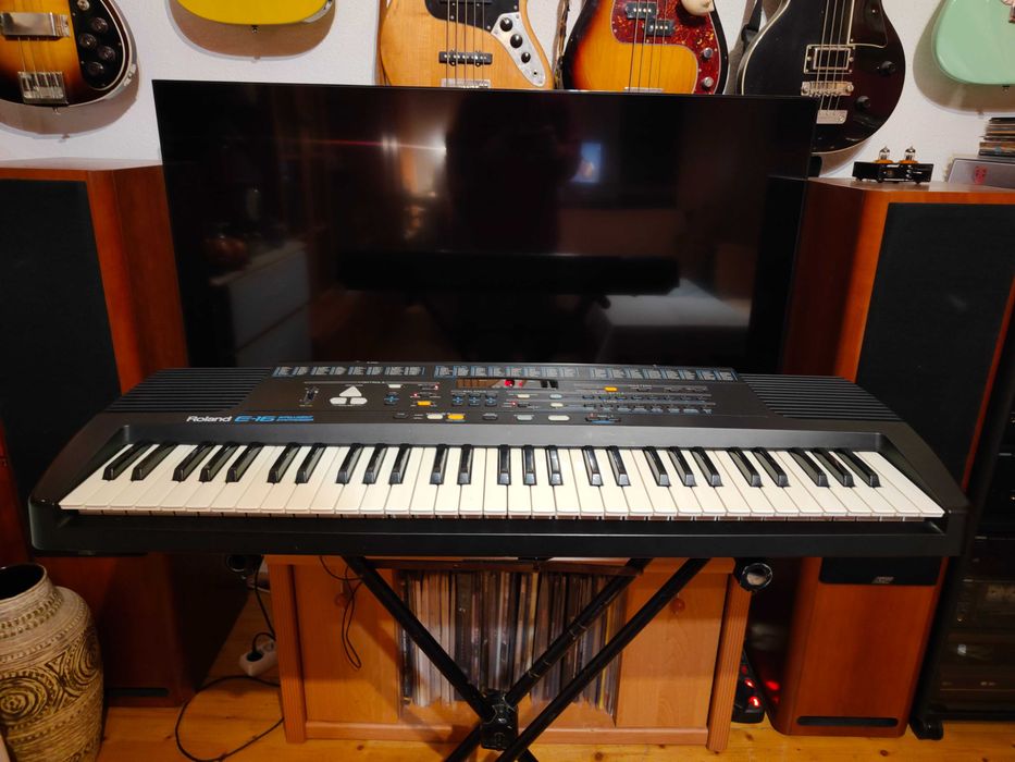 Roland E-16 syntezator keyboard