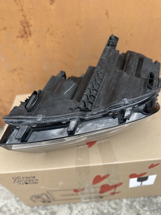 Фара права Vw Tiguan USA 5NL941006