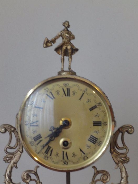 Relógio PINTADO Á MÃO em Porcelana da Marca ALFA