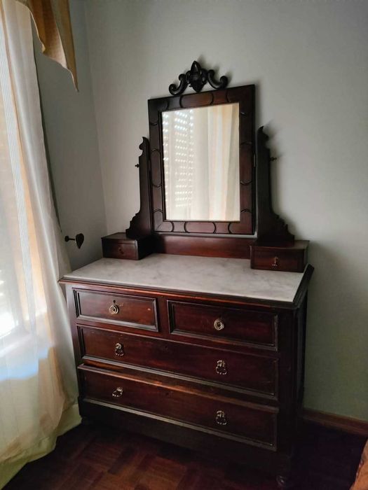 Vintage: Cómoda de Madeira Maciça