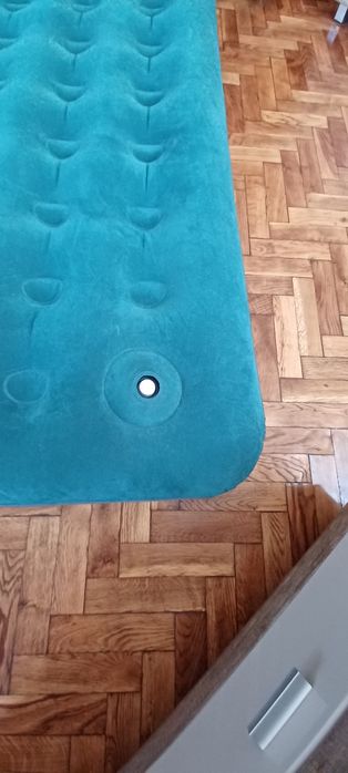 Materac dmuchany z wmontowaną pompką nożną RIWALL PRO