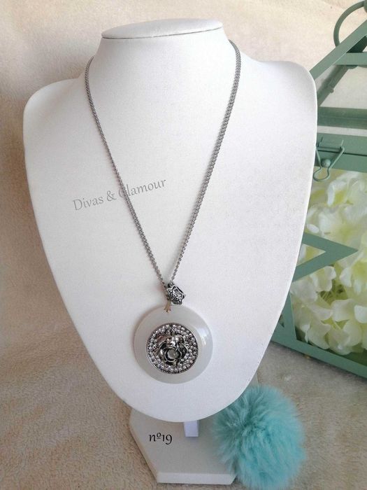 Vários colares lindíssimos