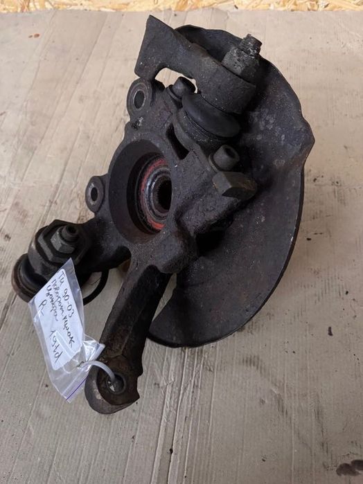 Цапфа поворотна права Volkswagen T4 1990-2003