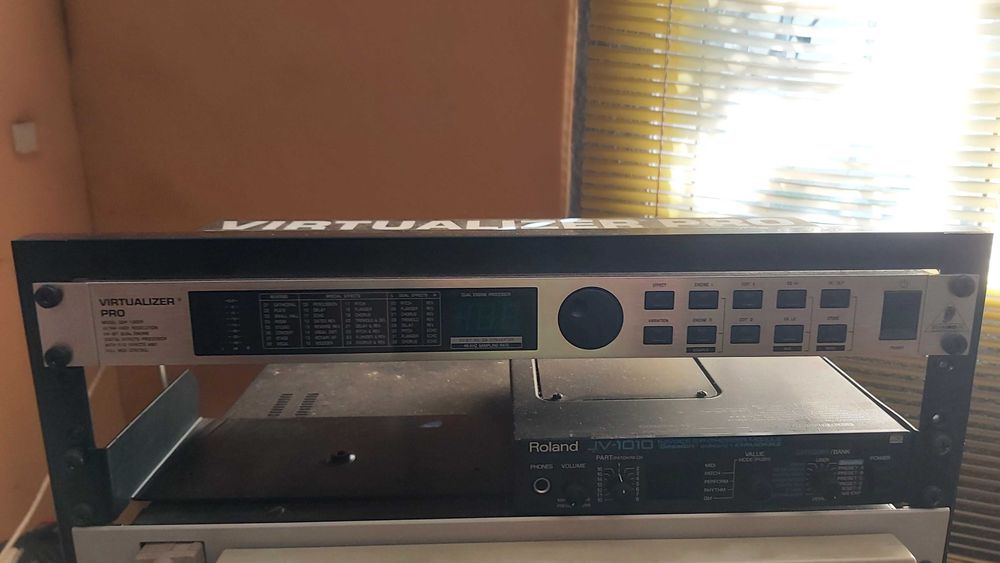 Behringer Virtualizer Pro DSP 1000P processador de efeitos digitais