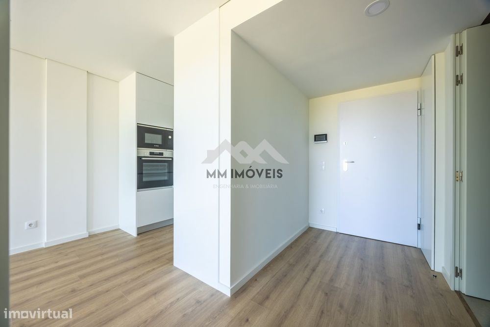 Apartamento T1 Novo |  Polo Universitário  | S. João | Varanda | Garag