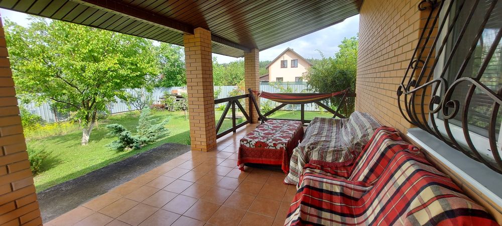 Продается новый дом с террасой \ возле . воды \.