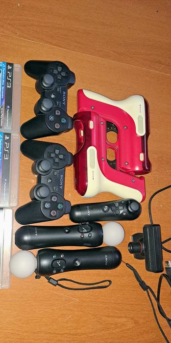 PS3 com jogos, comandos e câmara