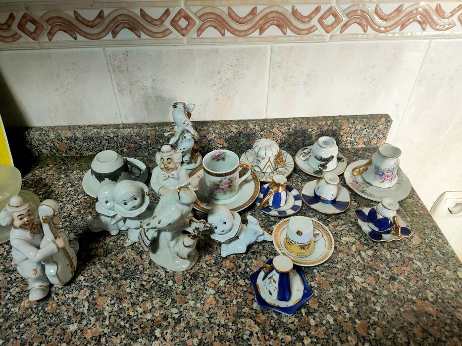 Serviço de café em dourado