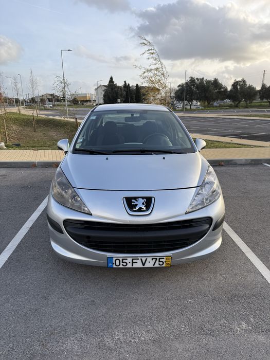 Peugeot 207 1.4 HDi como novo