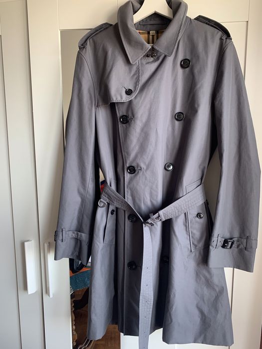 sobretudo cinzento Burberry