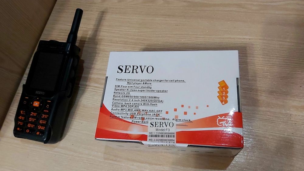 Телефон SERVO F3 4000 мАч 4 сим карты черный с большим дисплеем и каме