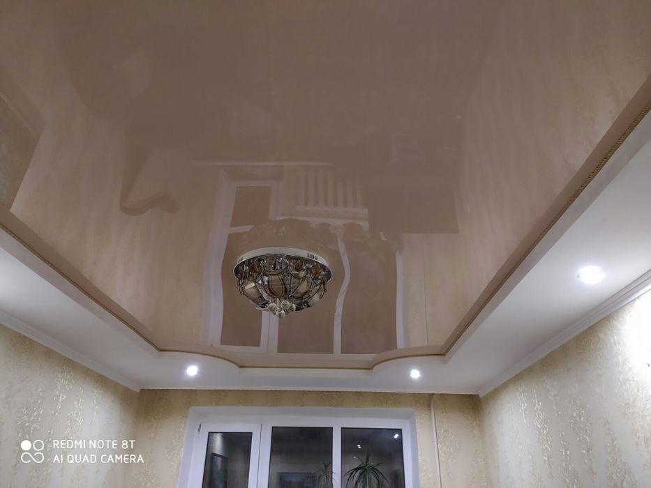 Натяжные потолки,люстры светильники