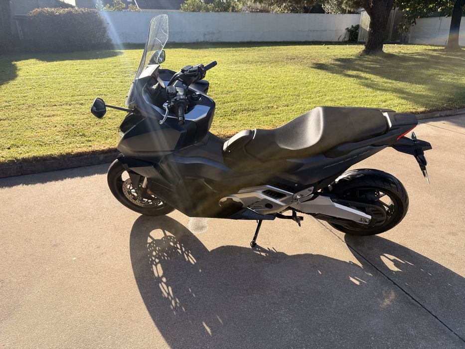 Honda Forza 750 como nova