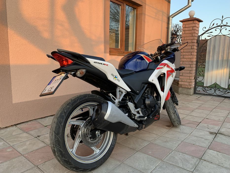 Honda CBR250R 2011