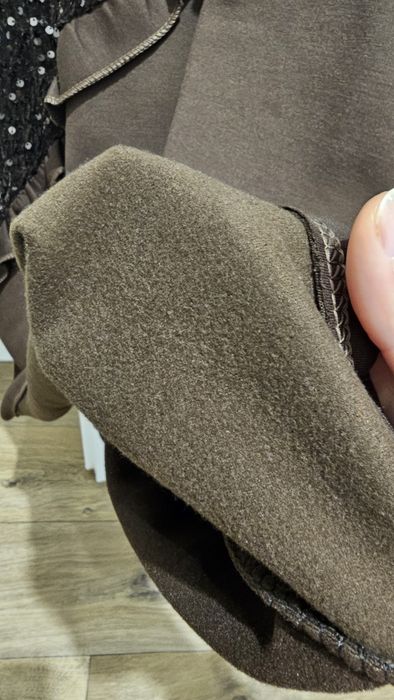 Bluza czekoladowa masełko , z cekinami z falbanką